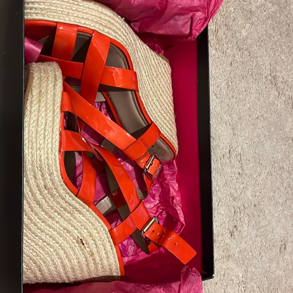 *NWT* Vince Camuto Wedge, size 9.5